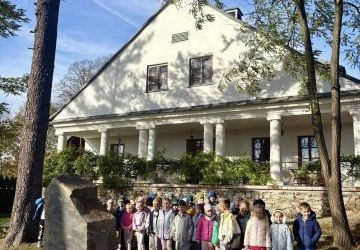 Spacer do pomnika Zofii i Jana Skąpskich w Brzeznej