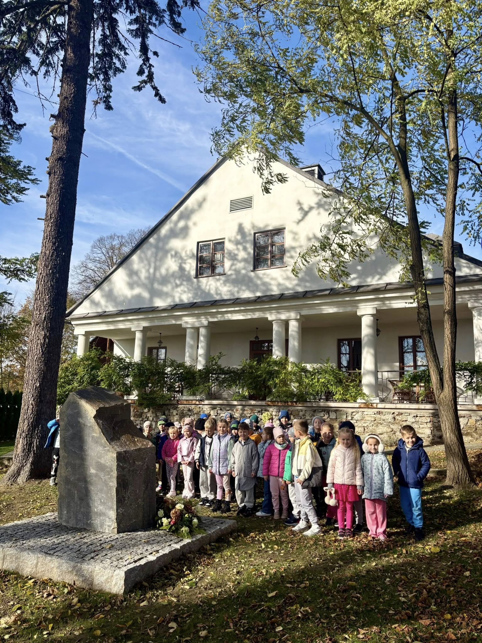 Spacer do pomnika Zofii i Jana Skąpskich w Brzeznej