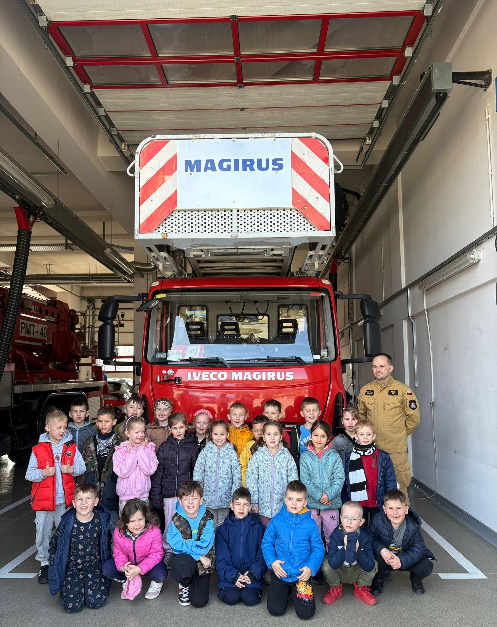 🚒👨‍🚒 Wycieczka Starszaków do Państwowej Straży Pożarnej w Nowym Sączu 👨‍🚒🚒
